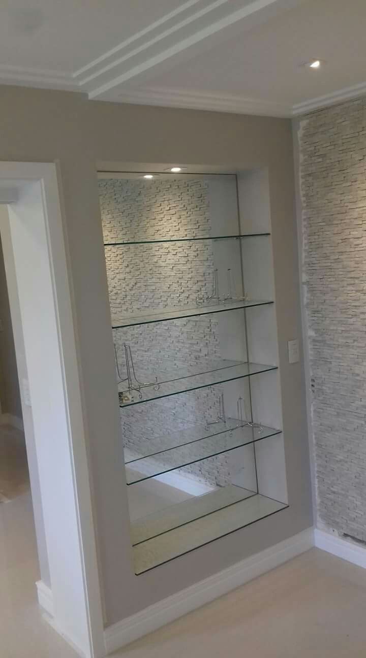Cristaleira embutida em drywall